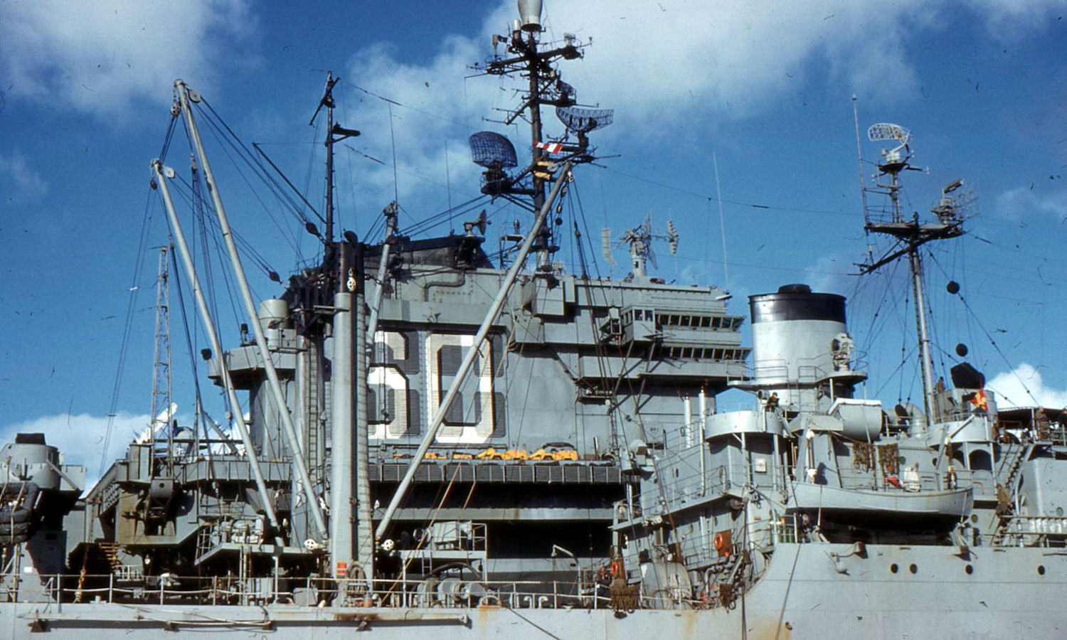 USS Saratoga receiving supplies from Reefer